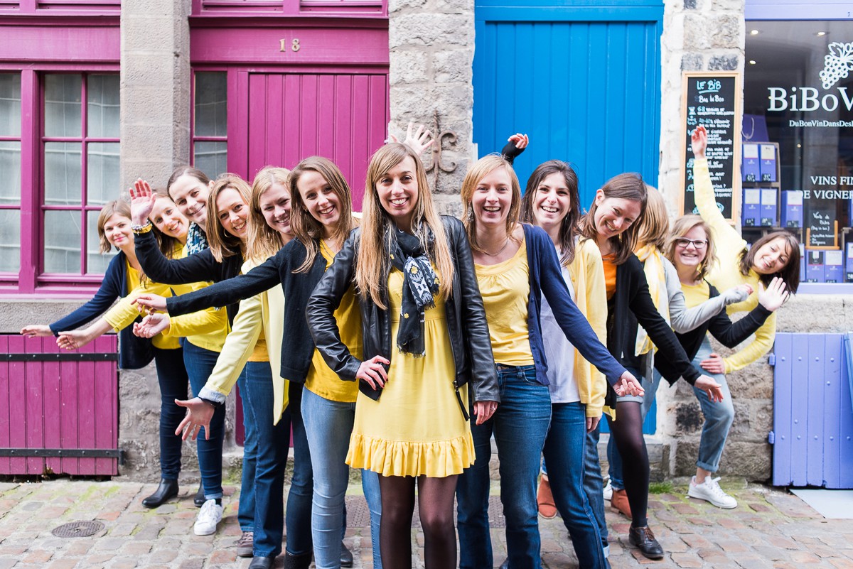 Photographe EVJF Lille séance photo colorée et vivante et naturelle