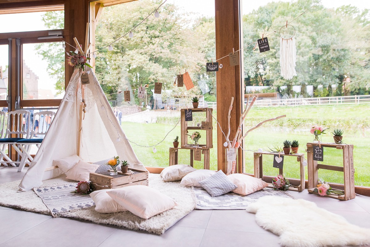 Reportage mariage Château de Morbecque photobooth avec tipi et attrape rêves