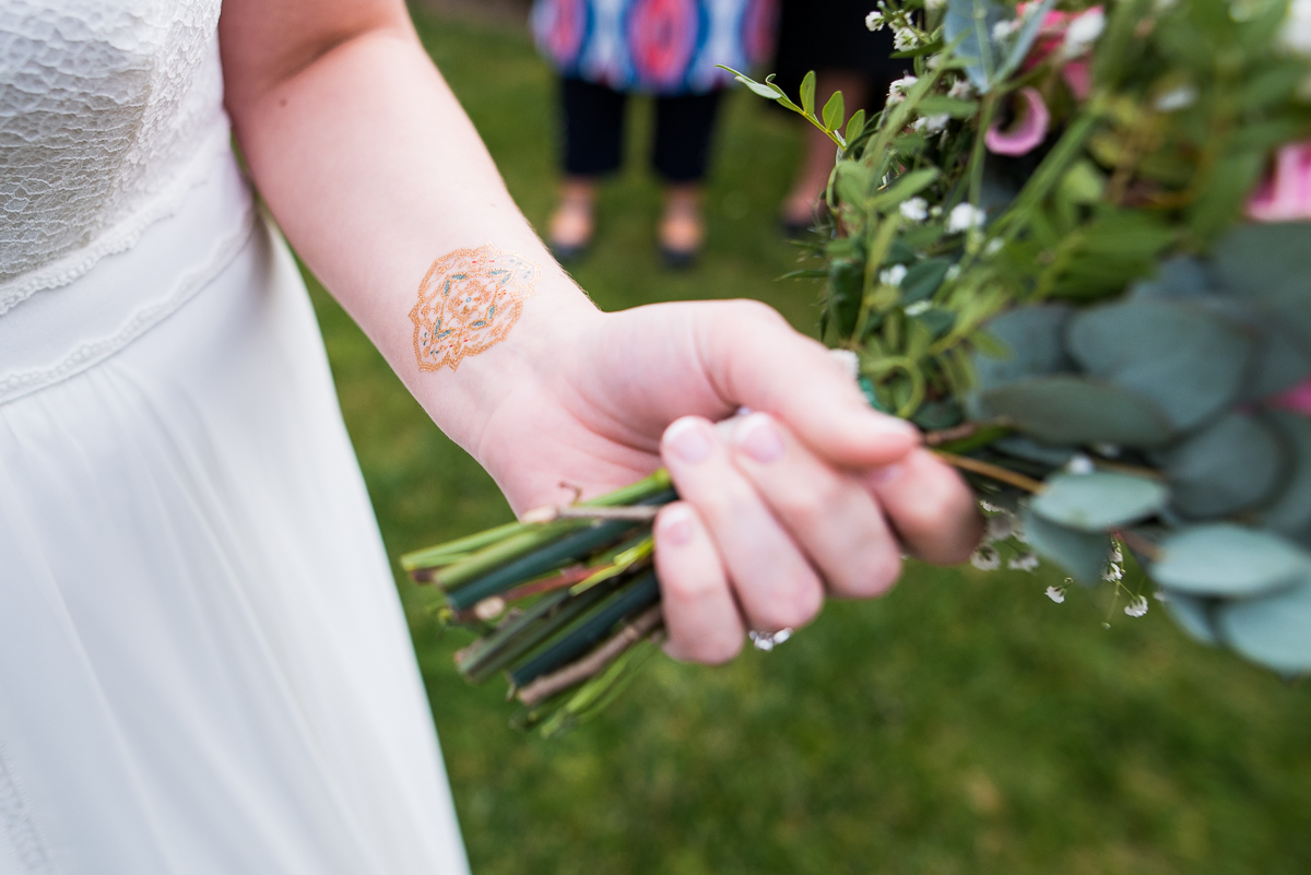 idée activité dans un mariage : le bar à tatouages