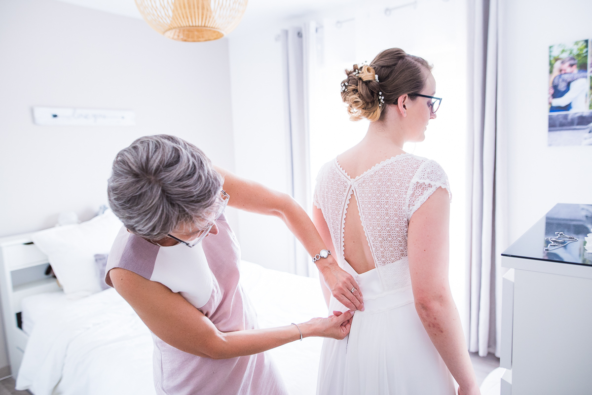 reportage photo mariage lille sequedin habillage de la mariée