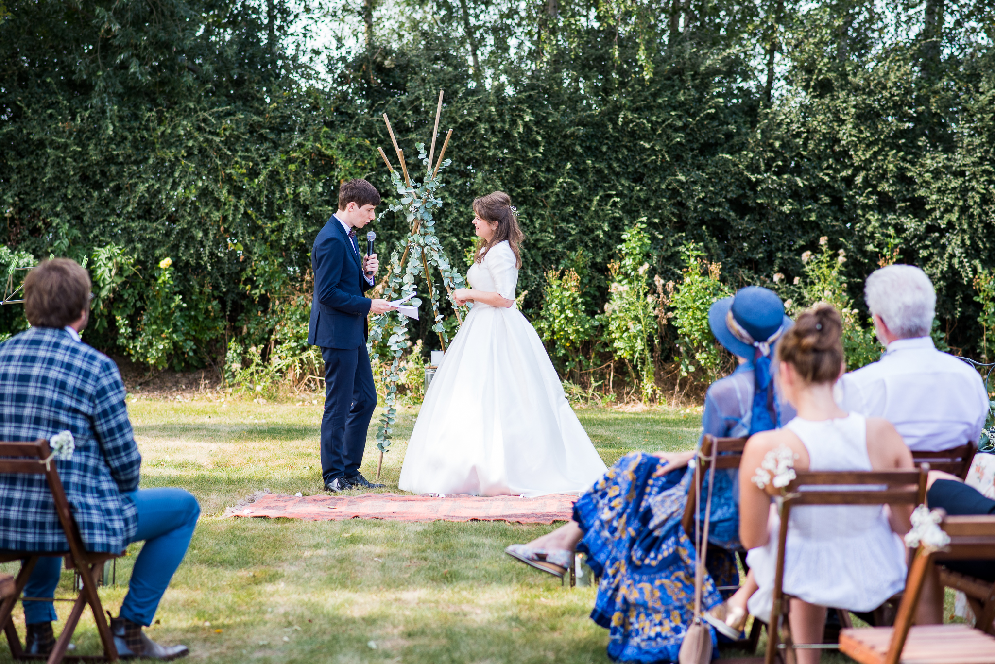 mariage au Clos du Bac cérémonie laïque arche en forme de tipi