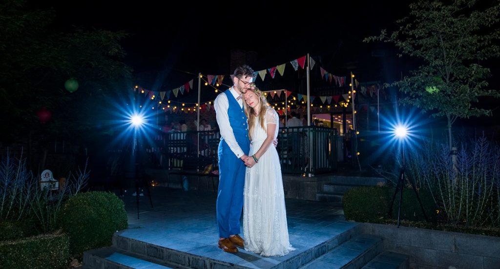 photo de nuit durant la soirée mariage à La Howarderie