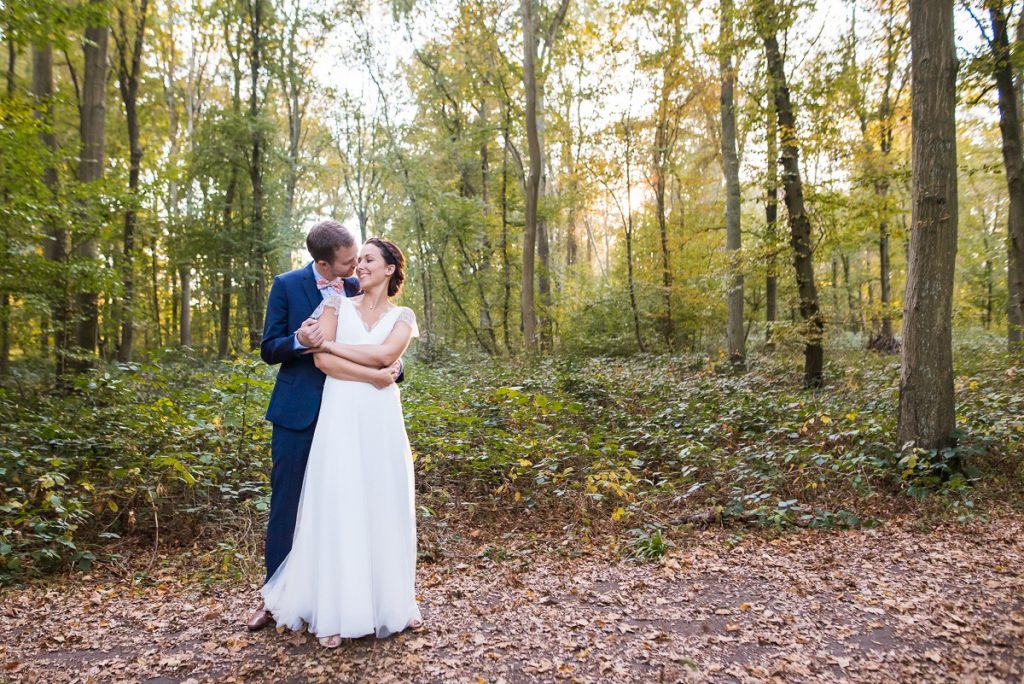 Séance photo après mariage en forêt