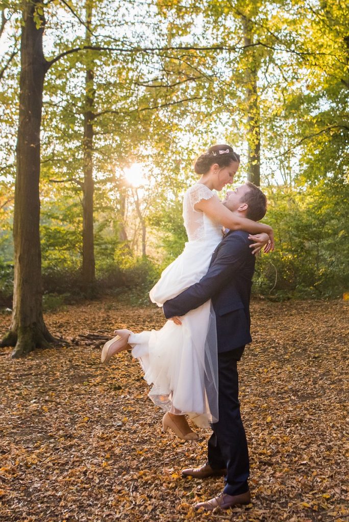 Séance photo après mariage en forêt