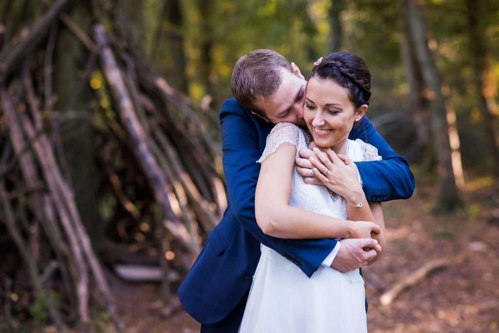 Séance photo après mariage en forêt