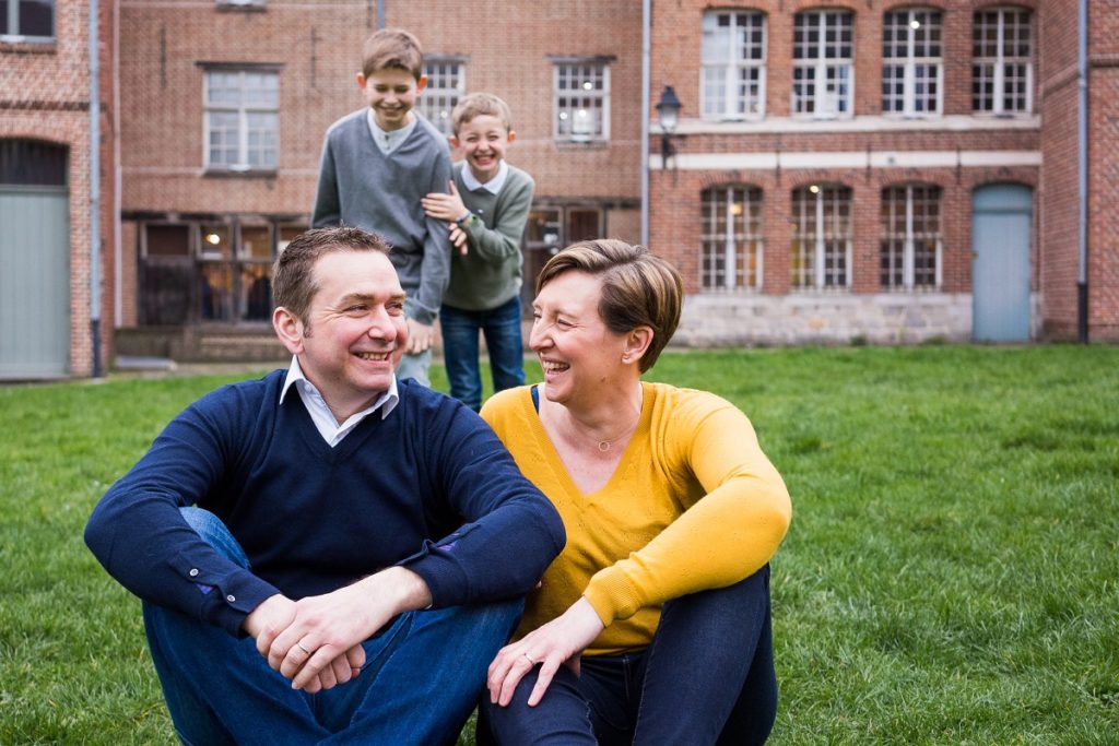 séance photo en famille avec plein de rires et de joie à Lille