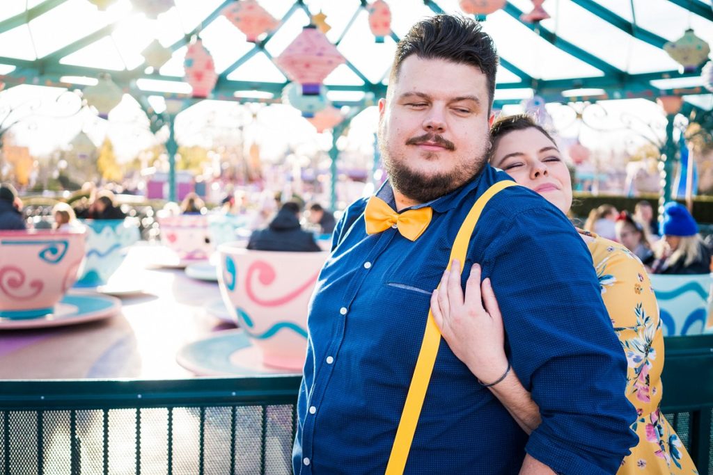 séance engagement à Disney land paris photographe couple