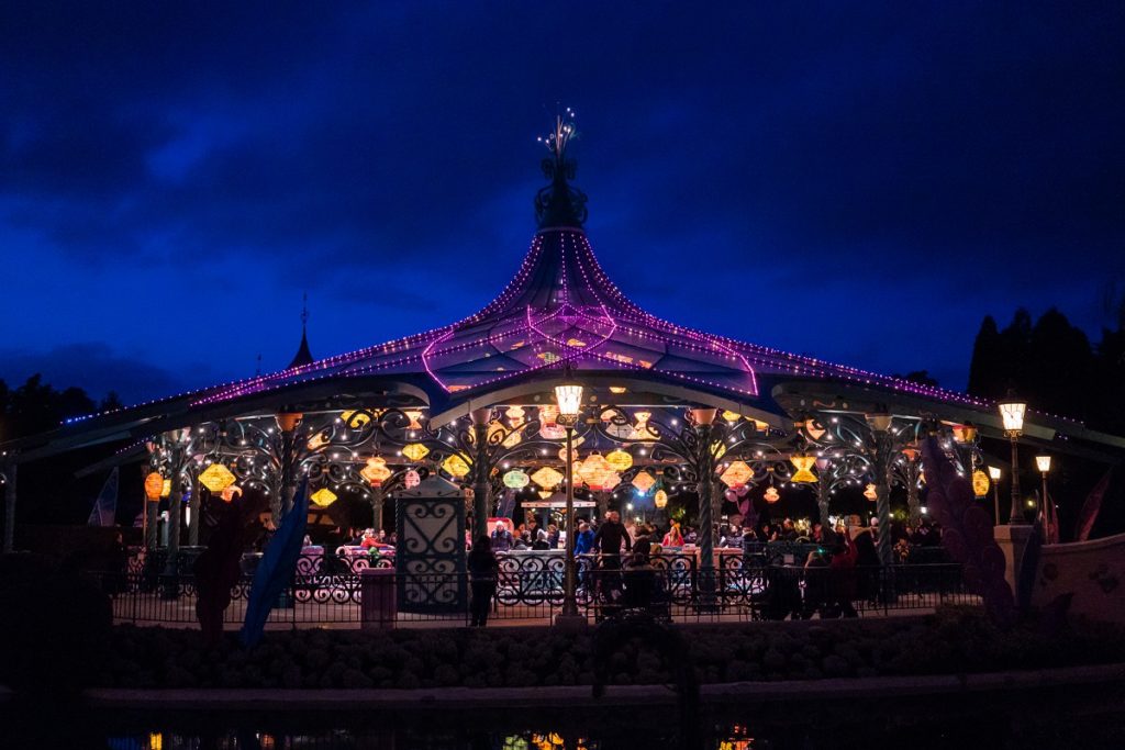 disneyland paris de nuit