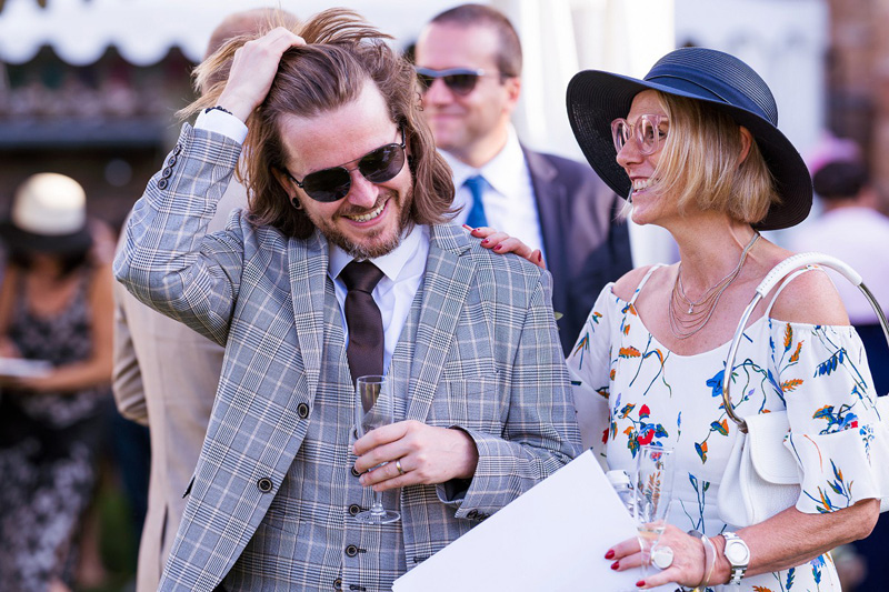 photographe-mariage-reportage-vin-d-honneur-cocktail-photos-sur-le-vif-naturelles (22)